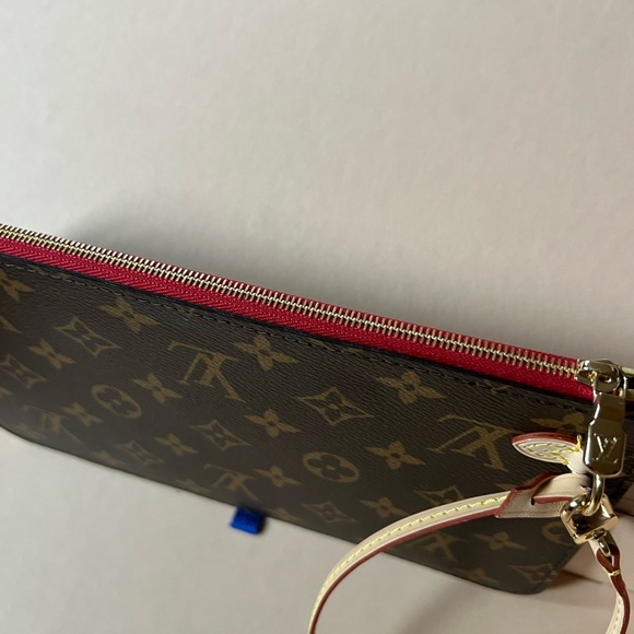 Neverfull Pouch/wristlet Monogram cerise - Picture 7 of 11